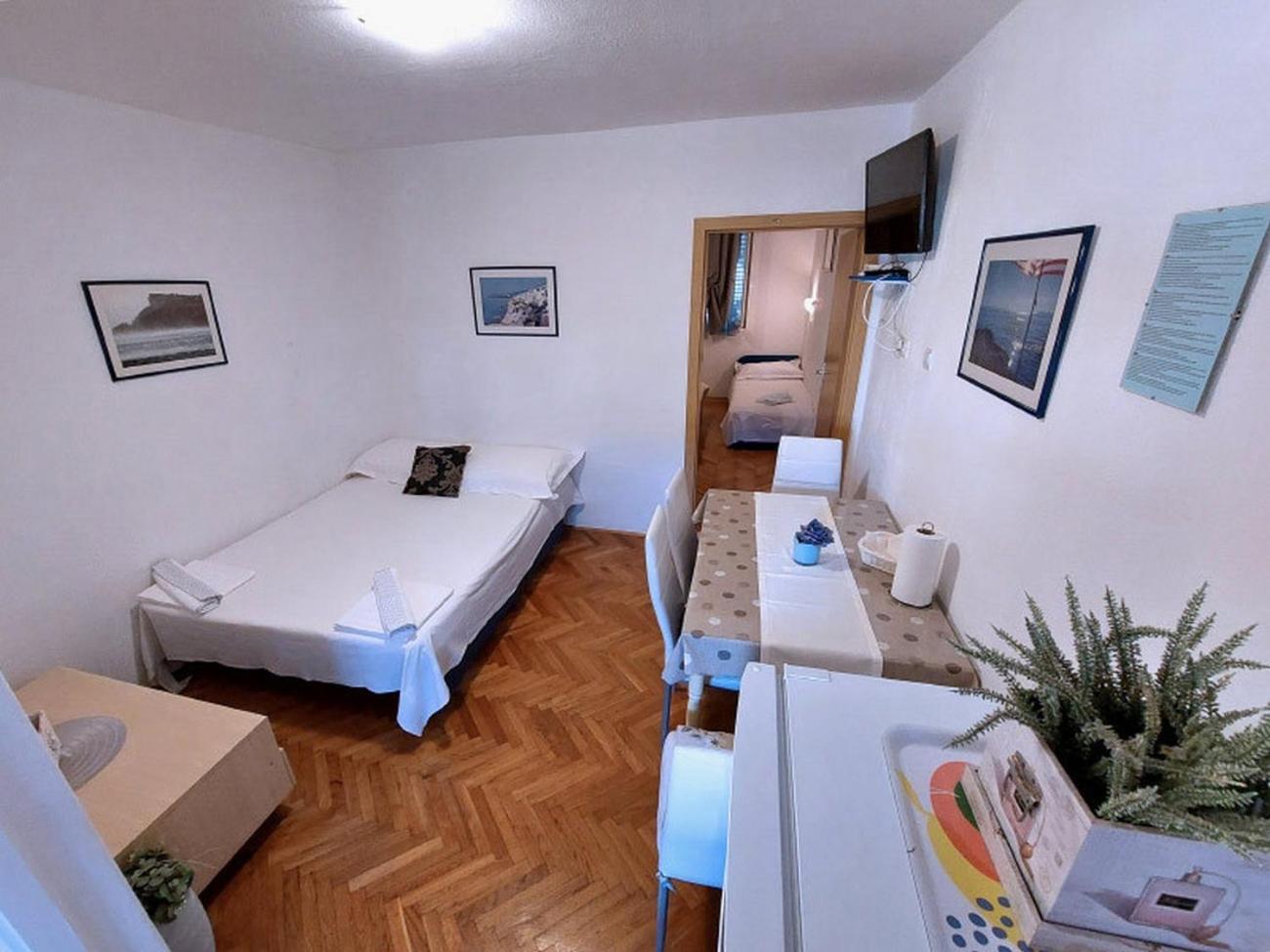 Apartments And Rooms By The Sea Tucepi, Makarska - 6058 外观 照片