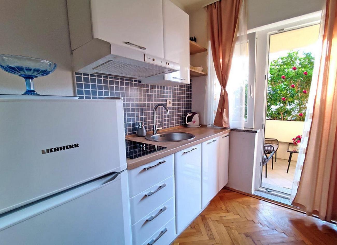 Apartments And Rooms By The Sea Tucepi, Makarska - 6058 外观 照片